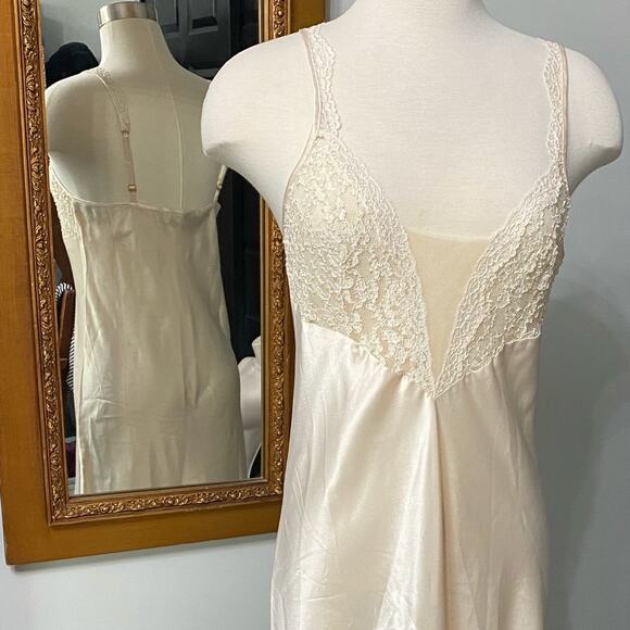 Vintage Gold Label Victoria’s Secret Cream Satin  Lace Nightgown Fits Size Small - Picture 2 of 6